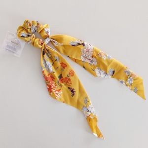 (NWT) Scunci Collection Satin Scarf Scrunchie